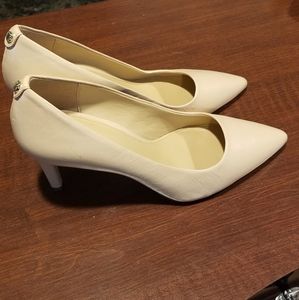 Nude Michael Kors Pumps